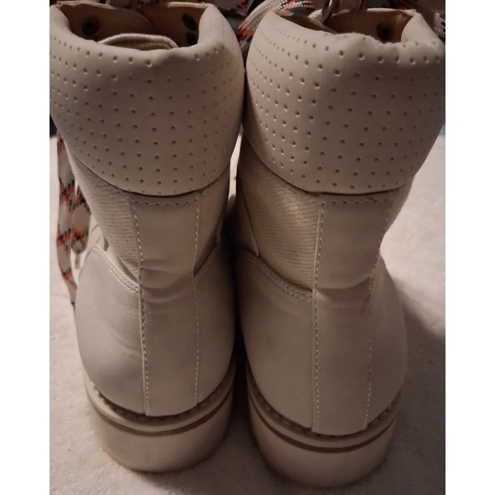 CROWN VINTAGE: CV-TAHTUM - WOMANS BOOTS SIZE 10M WHITE PEPPER/OFF WHITE 